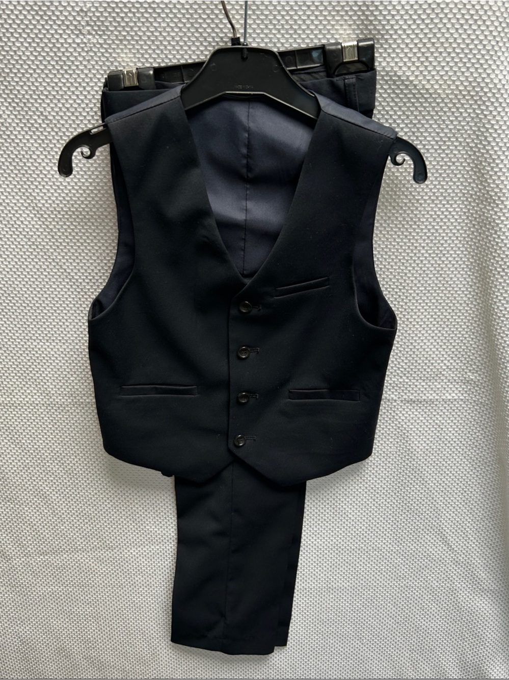 Isaac Mizrahi Boy’s dark Navy 2 pc Dress Vest and Pants set. Size 8. NWOT.